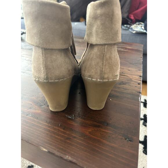 Bettye Muller Suede Beige Wedge Lace Up Ankle Boots Neutral Core Boho Urban 6.5 - Picture 3 of 9